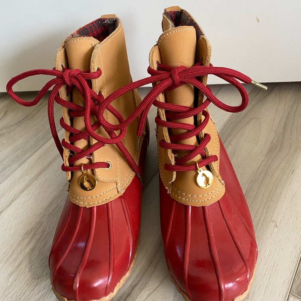 Sporto original duck boot red tan size 8M